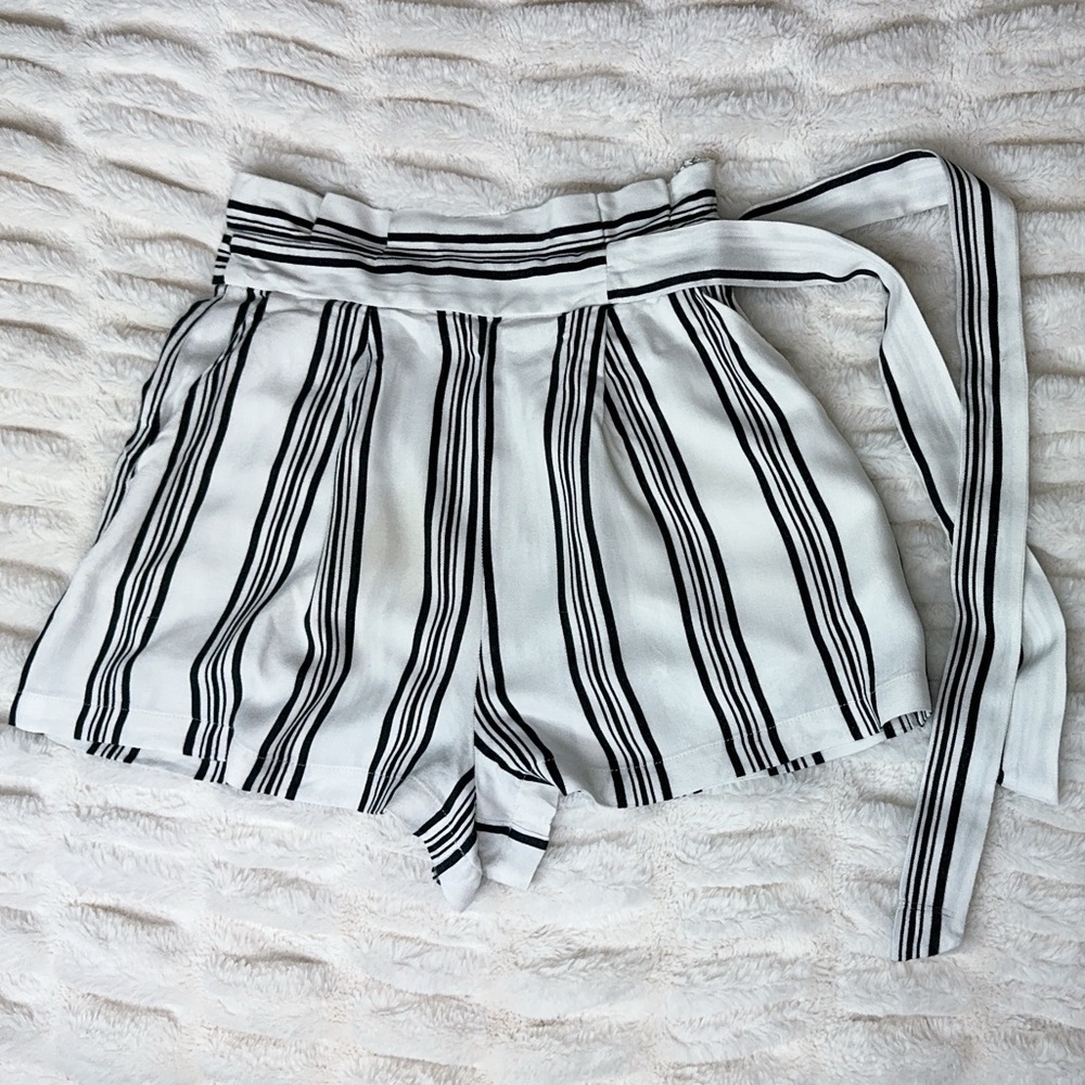 🔺SALE🔺 - Forever 21 tie shorts flowy striped size XS